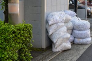 現在の定期回収費用が高すぎる場合に検討すべき3つの削減方法